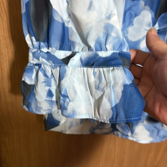 Karl Lagerfeild Floral Blue and White Women's Top Size Large - Picture 6 of 8